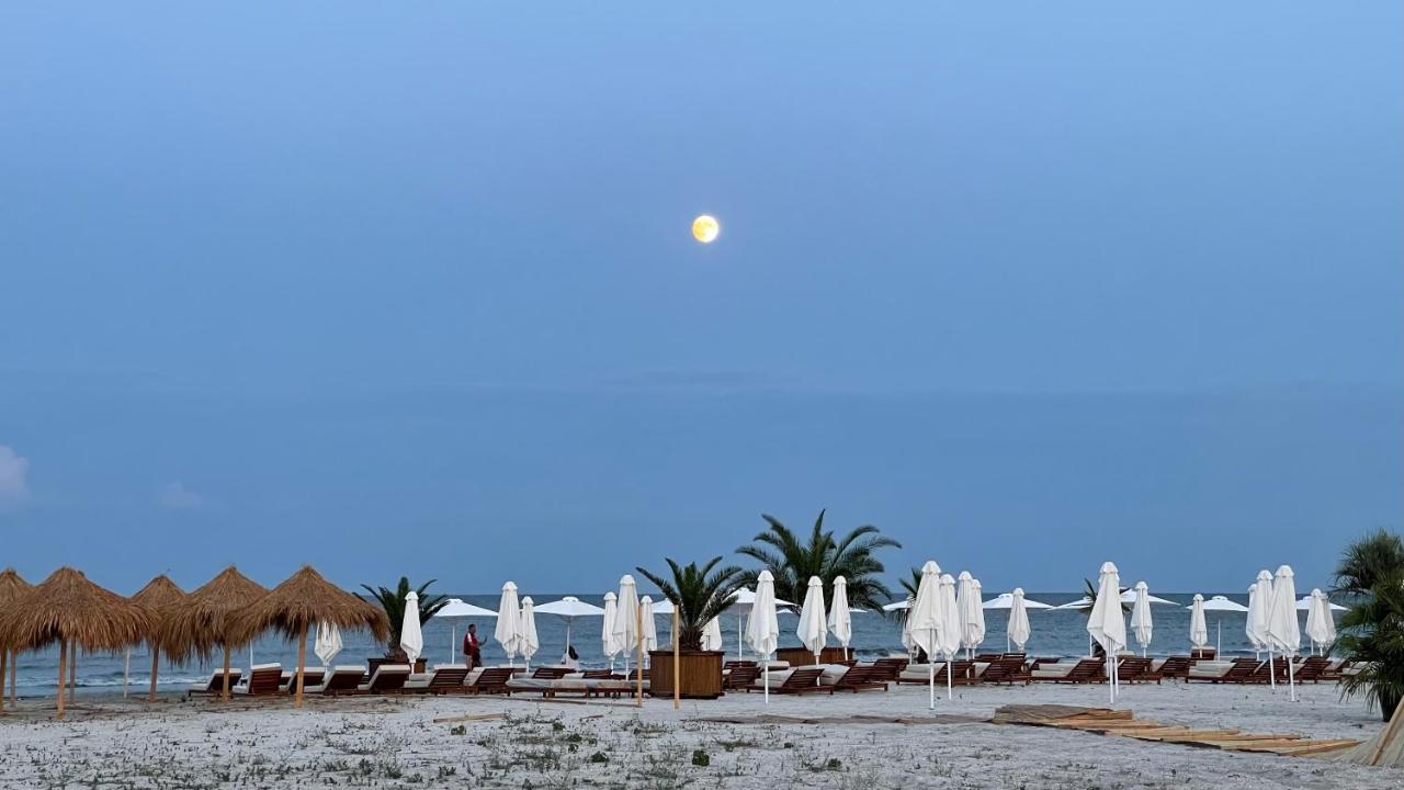 Seaview Deluxe Double Studio - Beachfront Resort Navodari Exterior photo